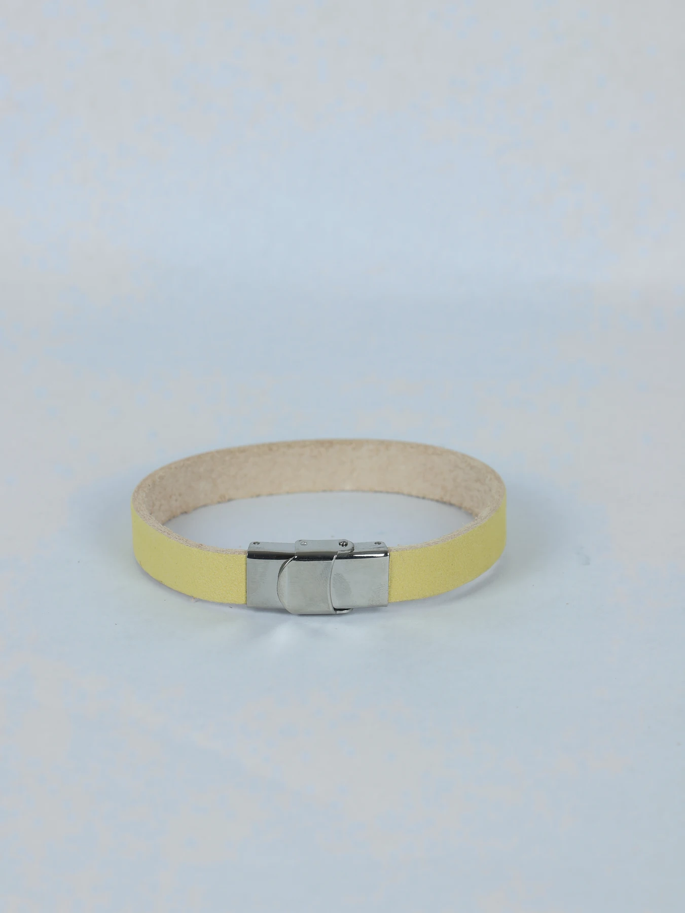 Pulsera de piel con acabado liso · Limón · imagen 2