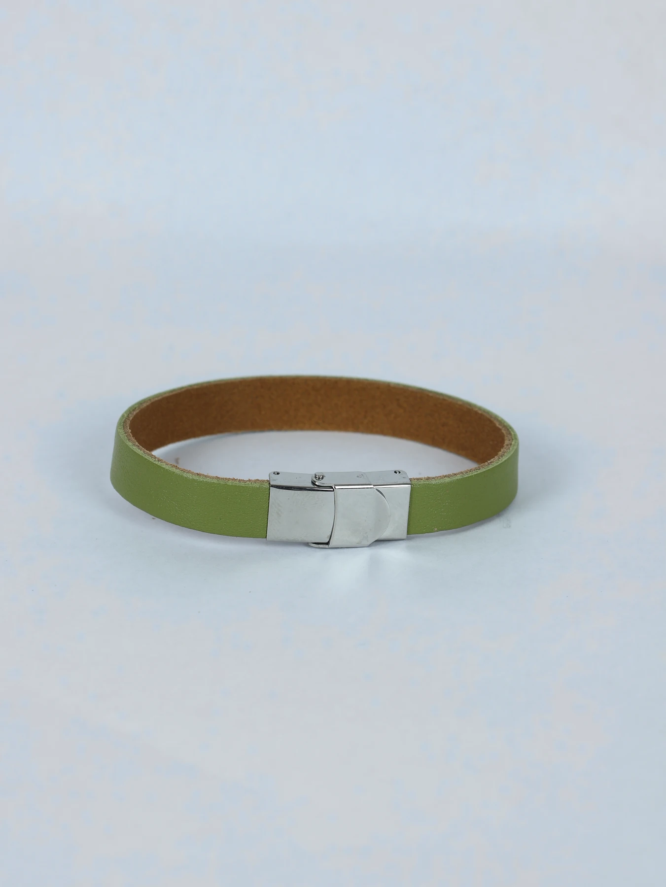 Pulsera de piel con acabado liso · Oliva · imagen 1