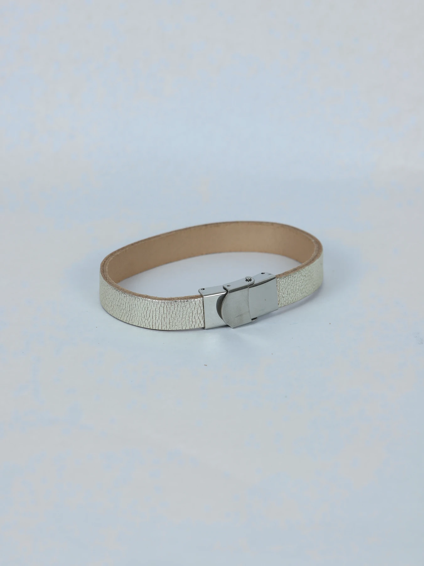 Pulsera de piel con acabado liso · Oro · imagen 2