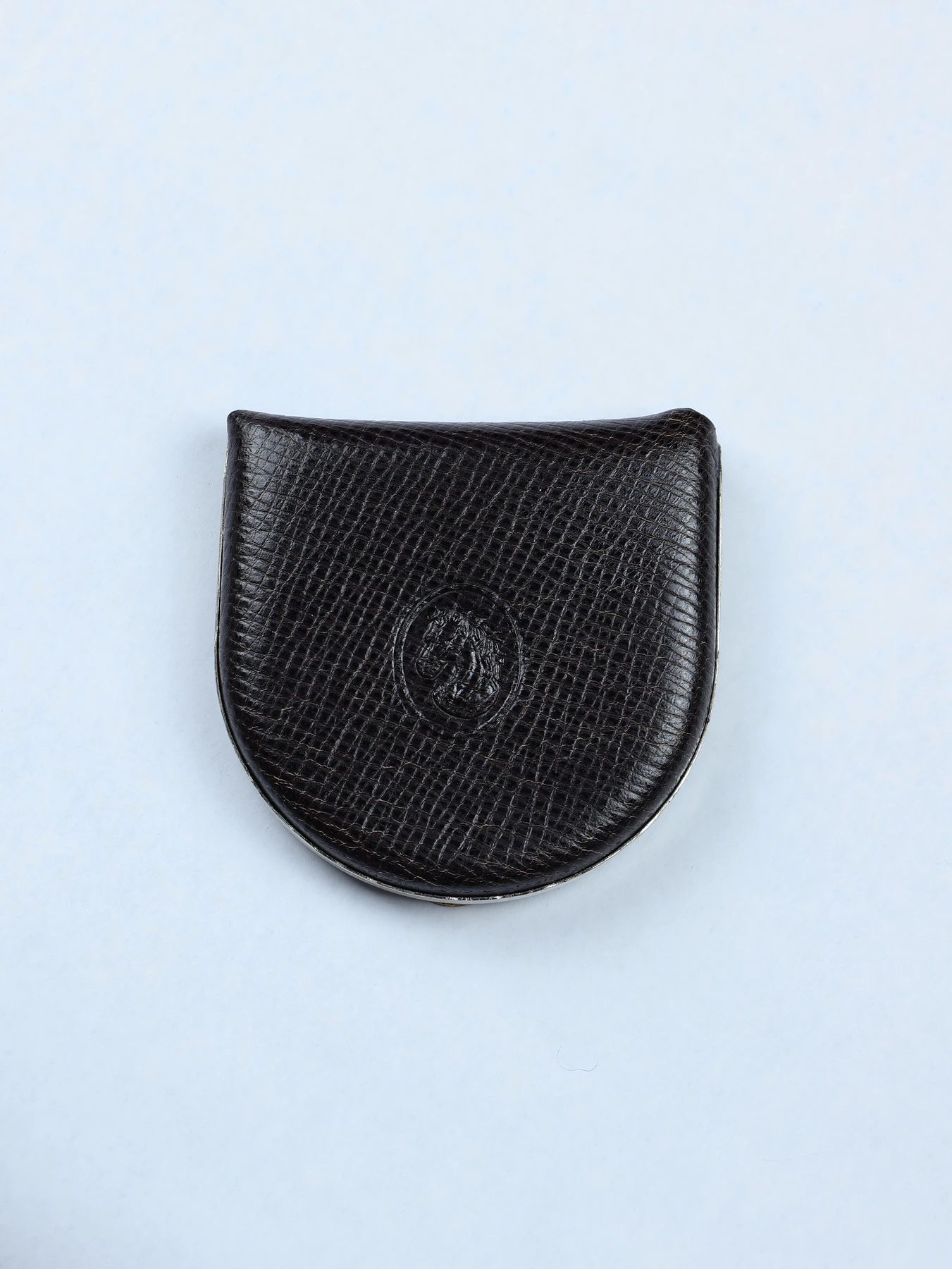 Cartera de piel tacón con aro metálico · Marrón · imagen 1