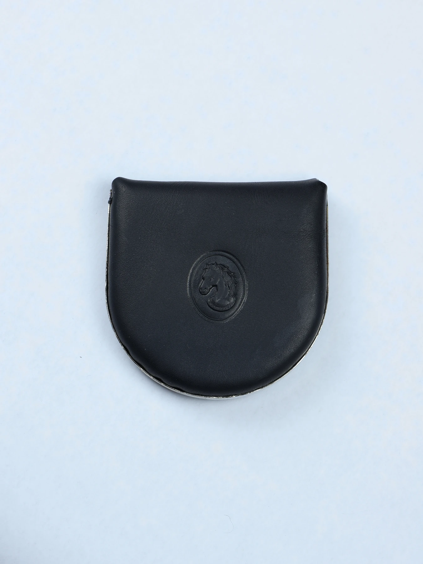 Cartera de piel tacón con aro metálico · Negro · imagen 1