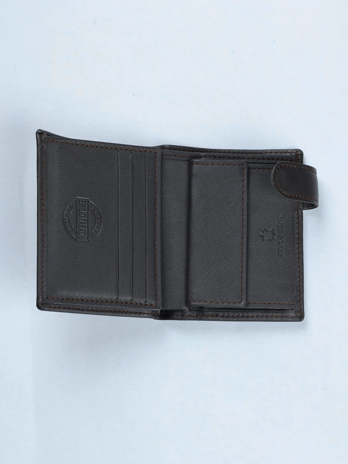 Cartera de piel con grabado trenzado · Marrón · imagen 2