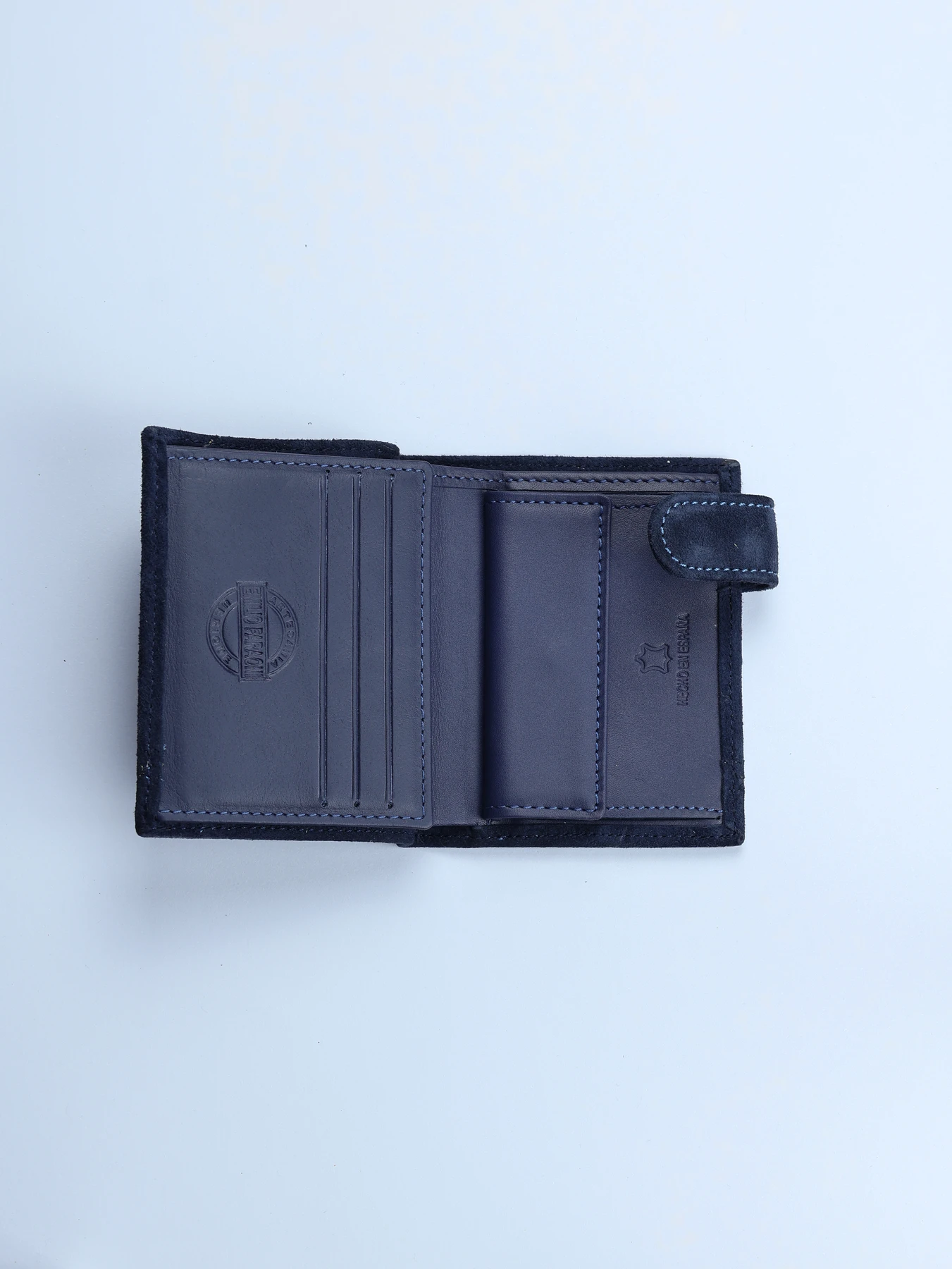 Cartera vertical de piel con pespuntes · Marino · imagen 2