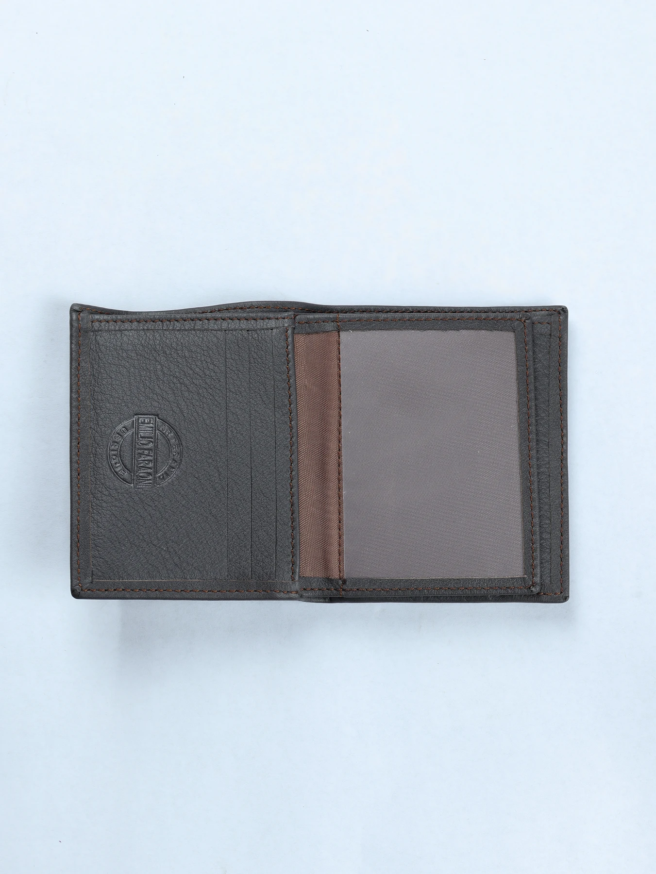 Cartera vertical con grabado trenzado · Marrón · imagen 3