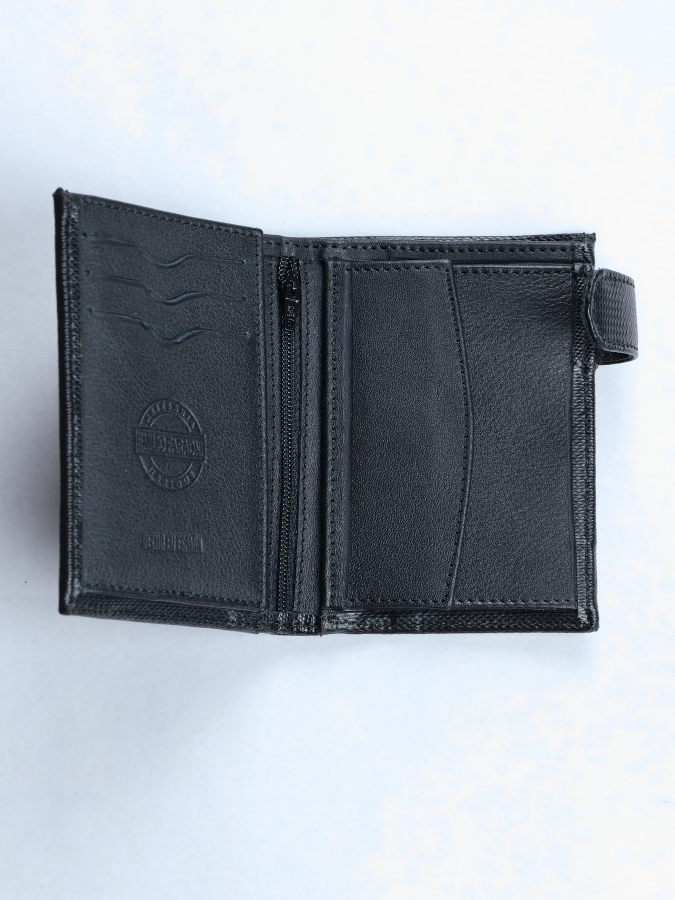 Cartera horizontal de piel grabada · Negro · imagen 2