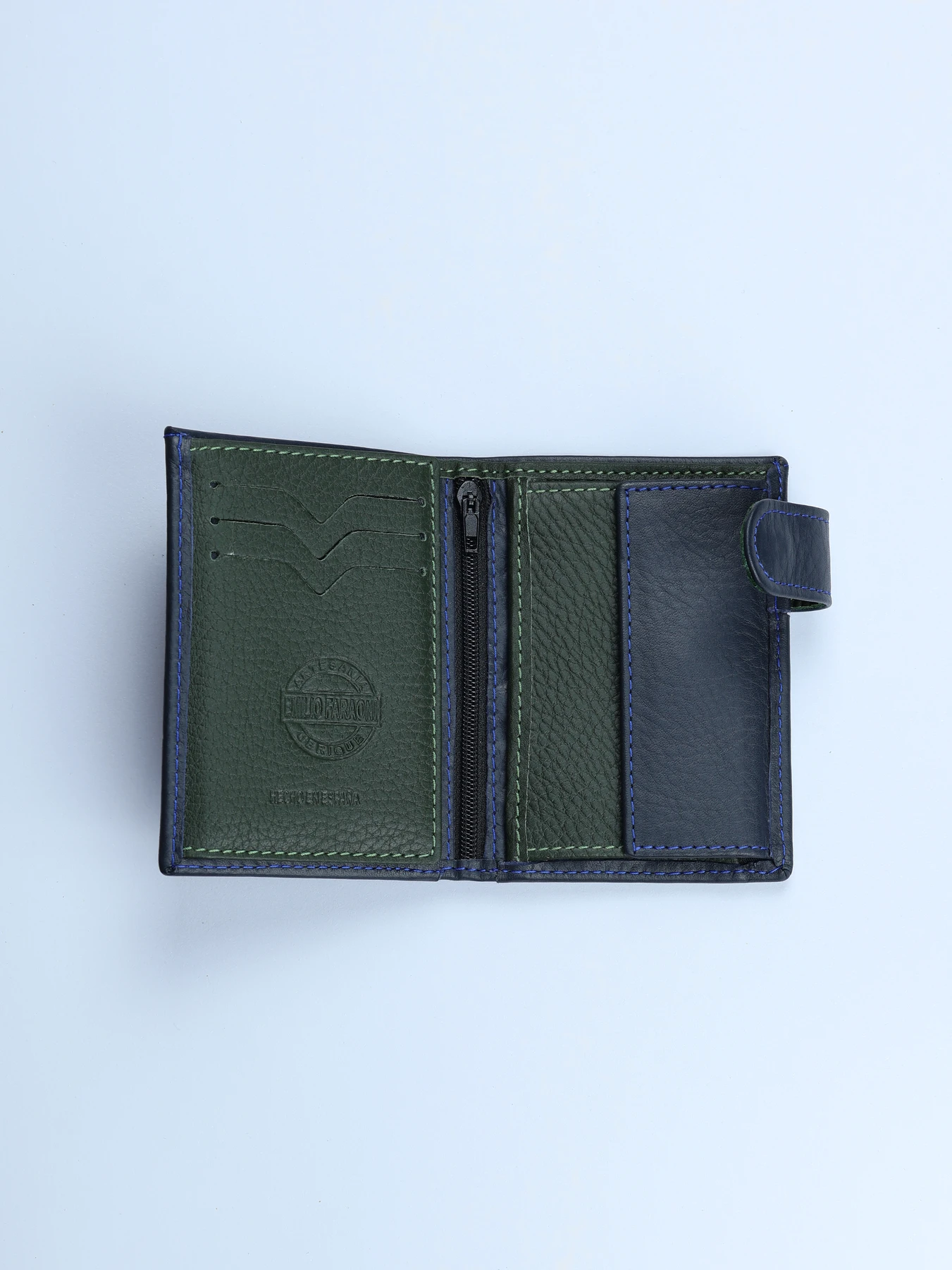 Cartera vertical de piel con detalle geométrico · Negro/Azul · imagen 2