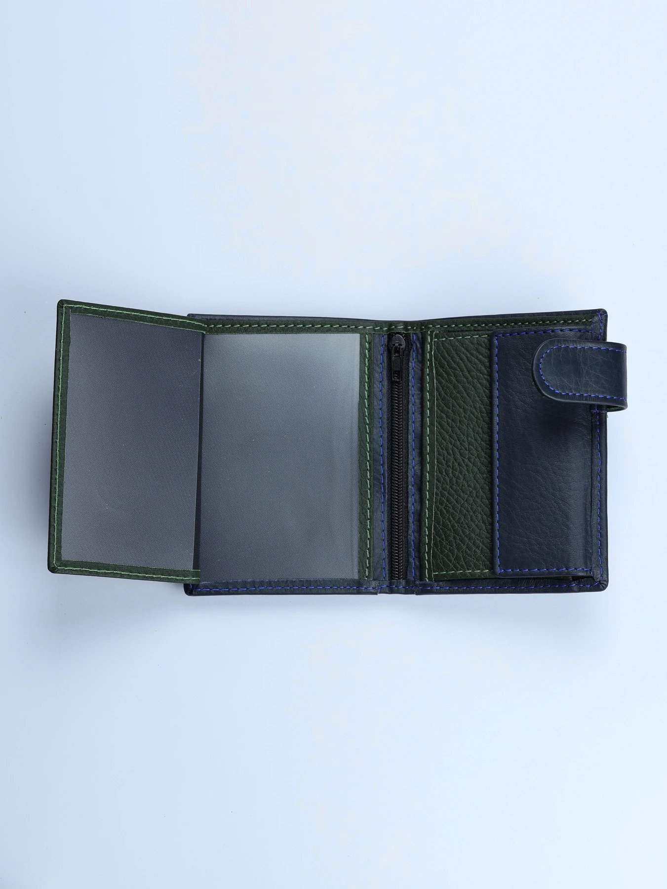 Cartera vertical de piel con detalle geométrico · Negro/Azul · imagen 3