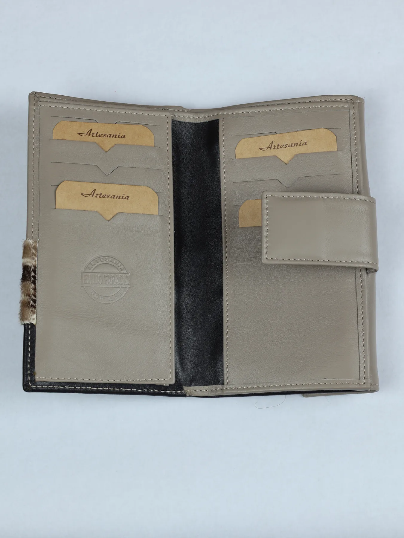 Billetero de piel con pelo · Taupe · imagen 3