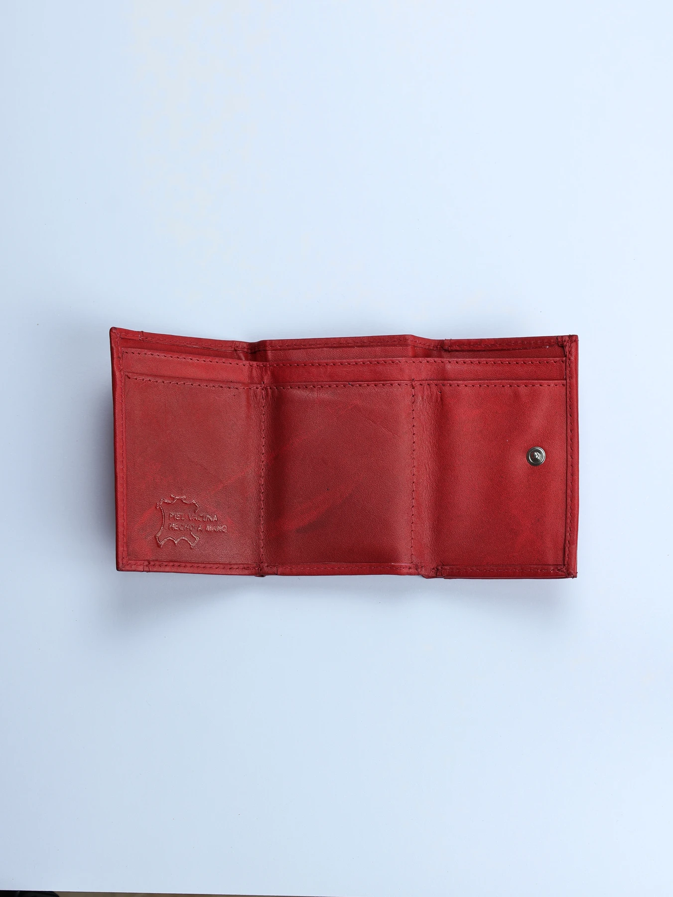 Cartera compacta de piel con interior en contraste · Rojo · imagen 2