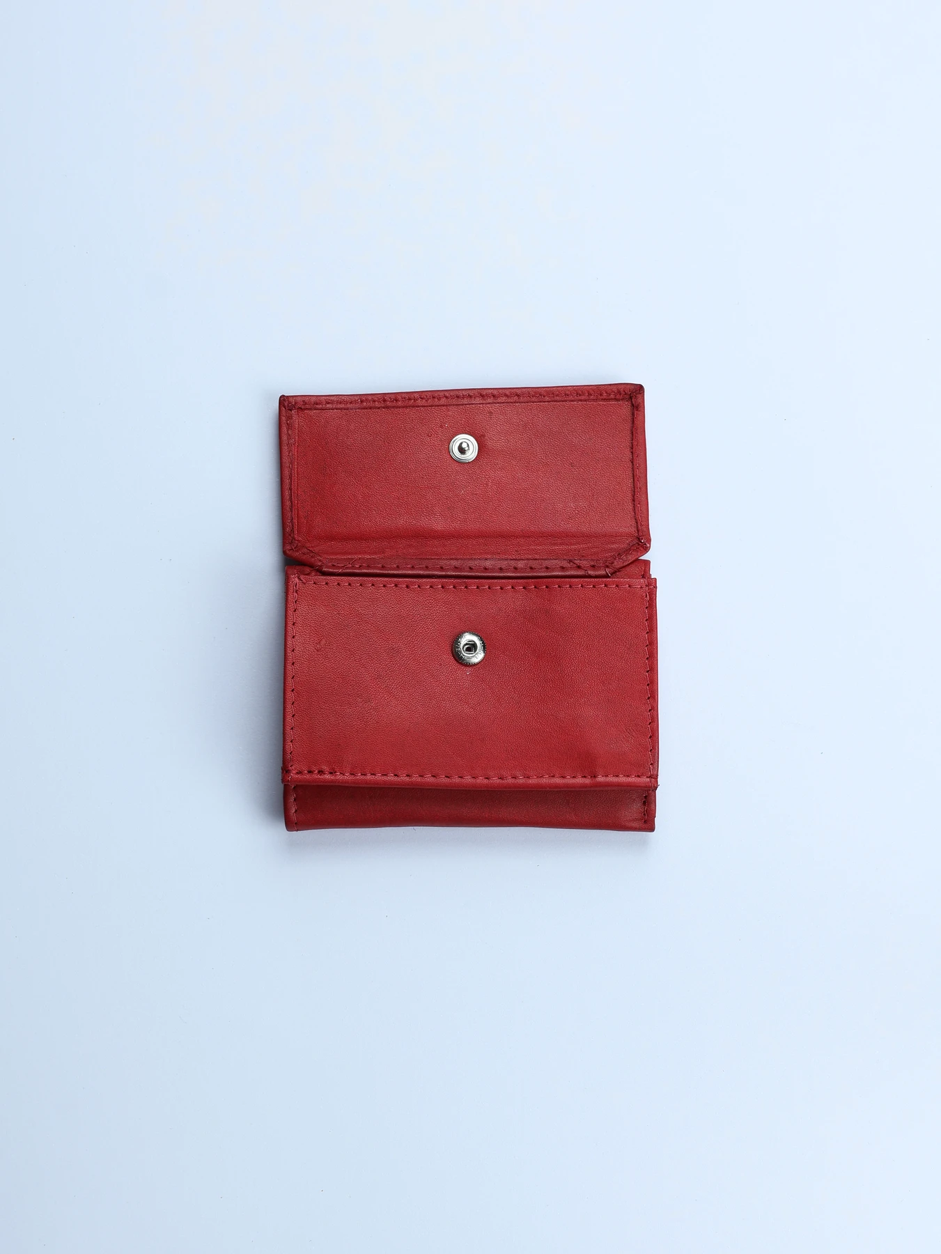 Cartera compacta de piel con interior en contraste · Rojo · imagen 3