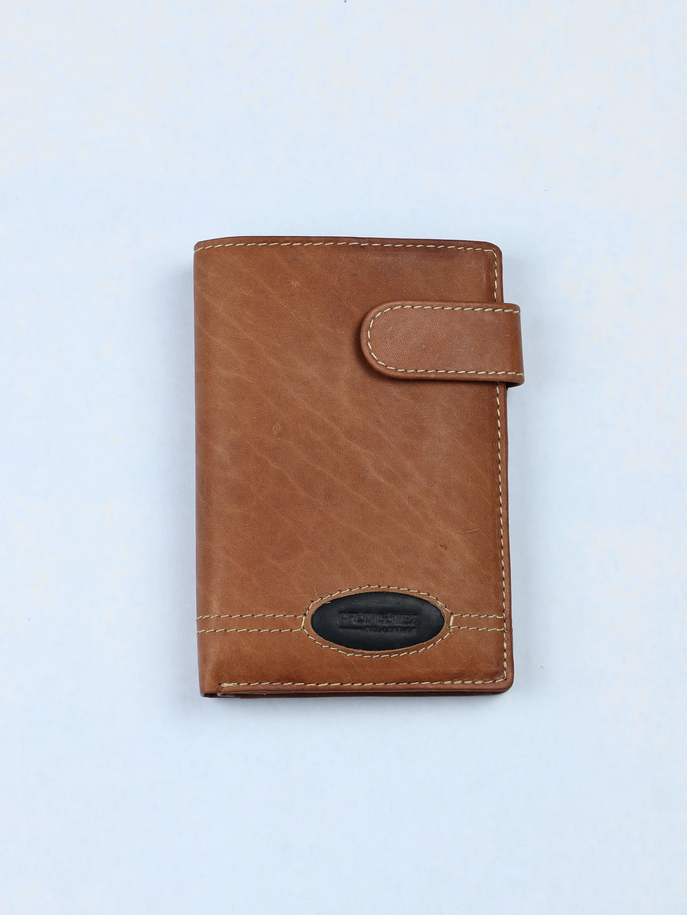Cartera vertical de piel con ventana de identificación · Cuero · imagen 1