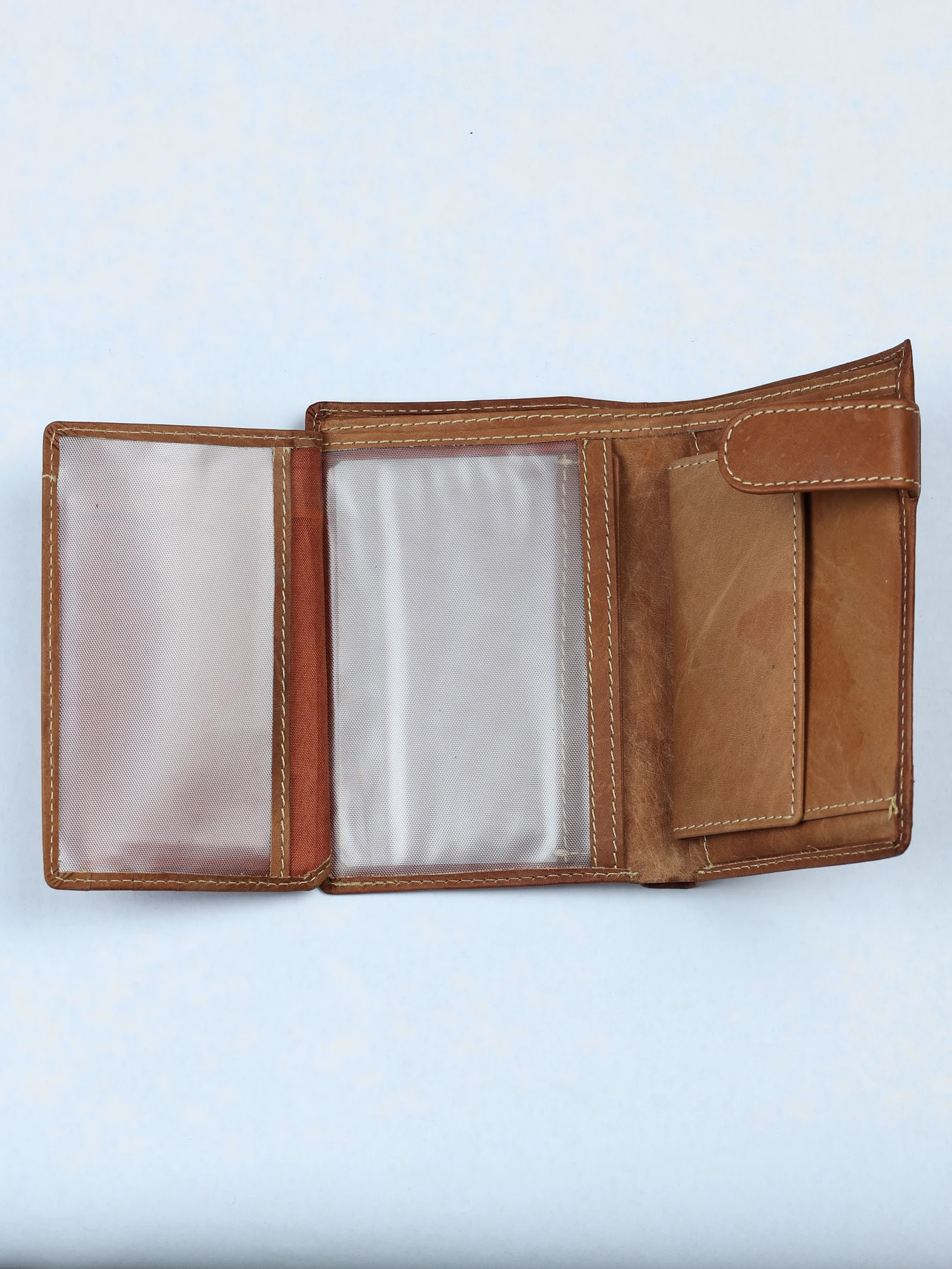 Cartera vertical de piel con ventana de identificación · Cuero · imagen 3