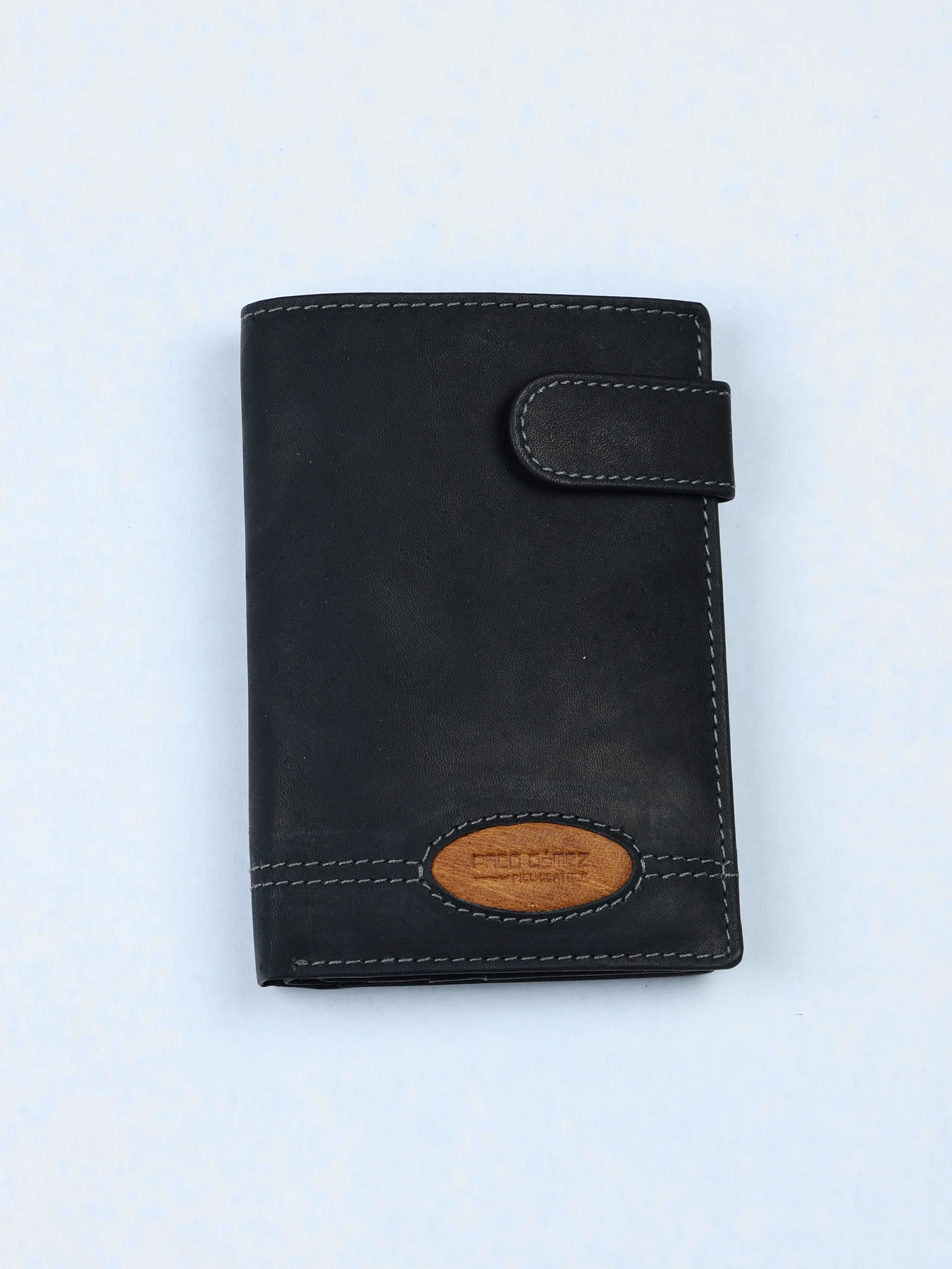 Cartera vertical de piel con ventana de identificación · Negro · imagen 1