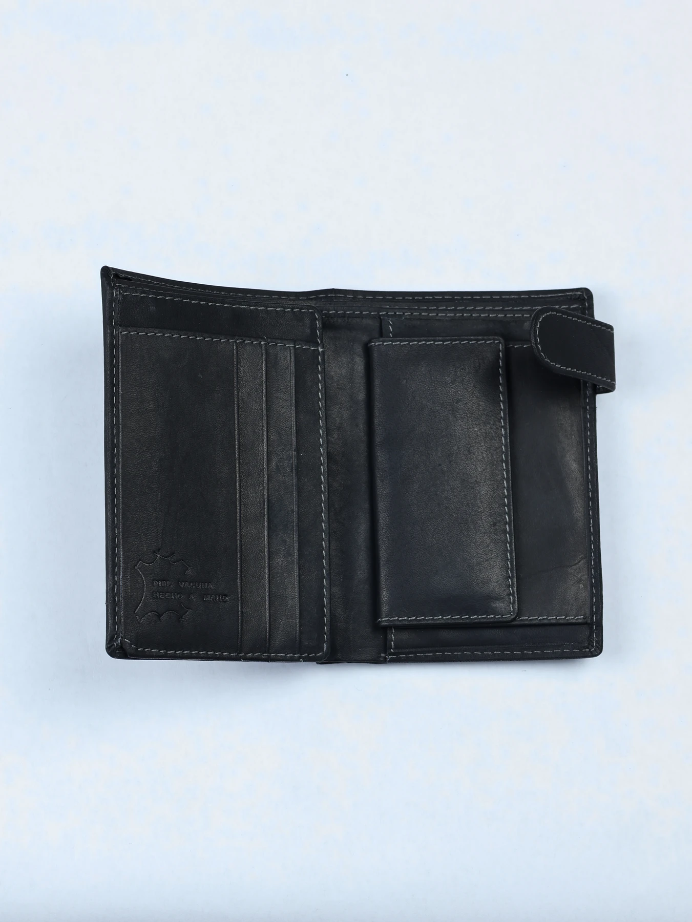 Cartera vertical de piel con ventana de identificación · Negro · imagen 2