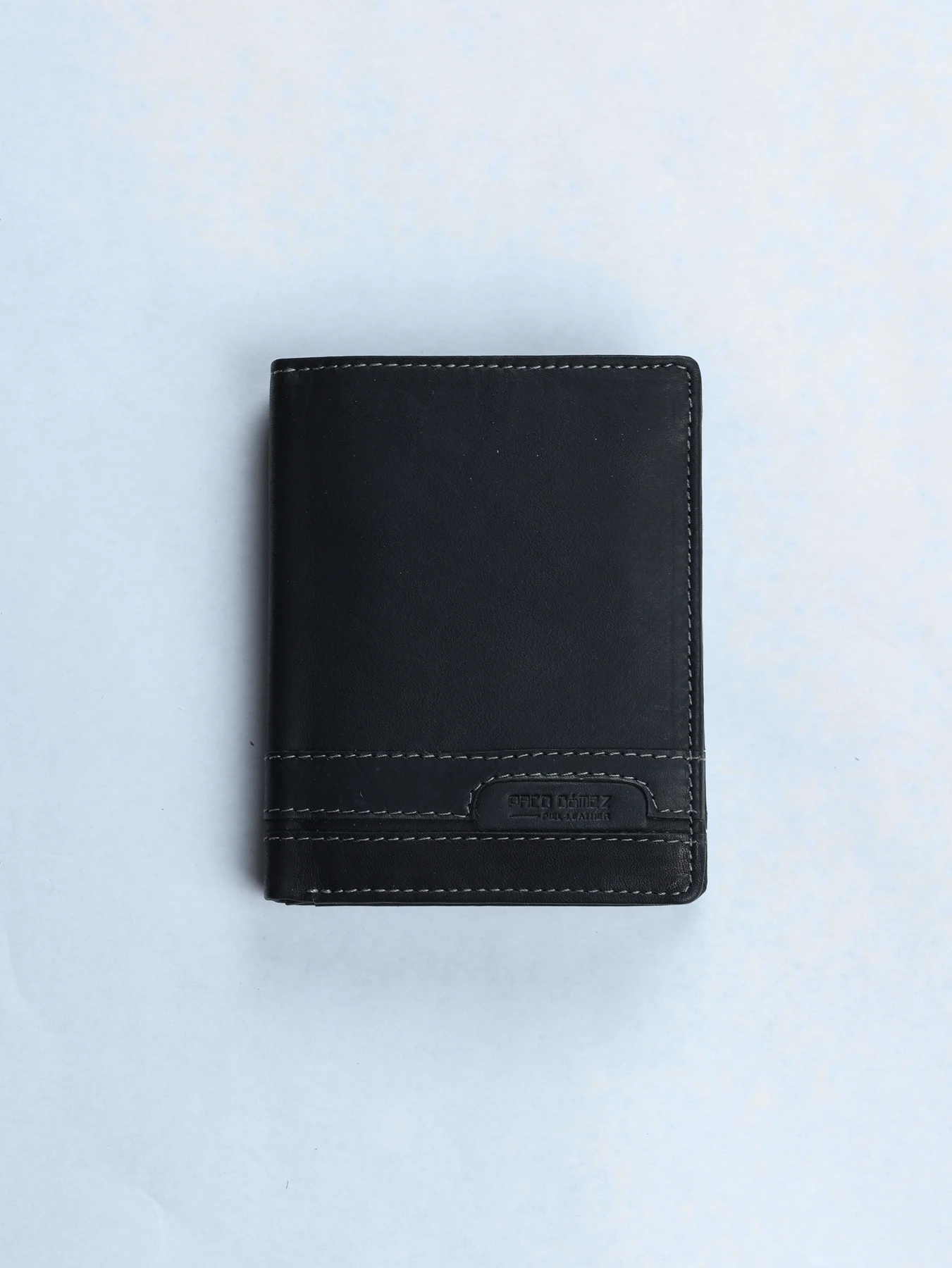 Cartera vertical de piel con grabado · Negro · imagen 1