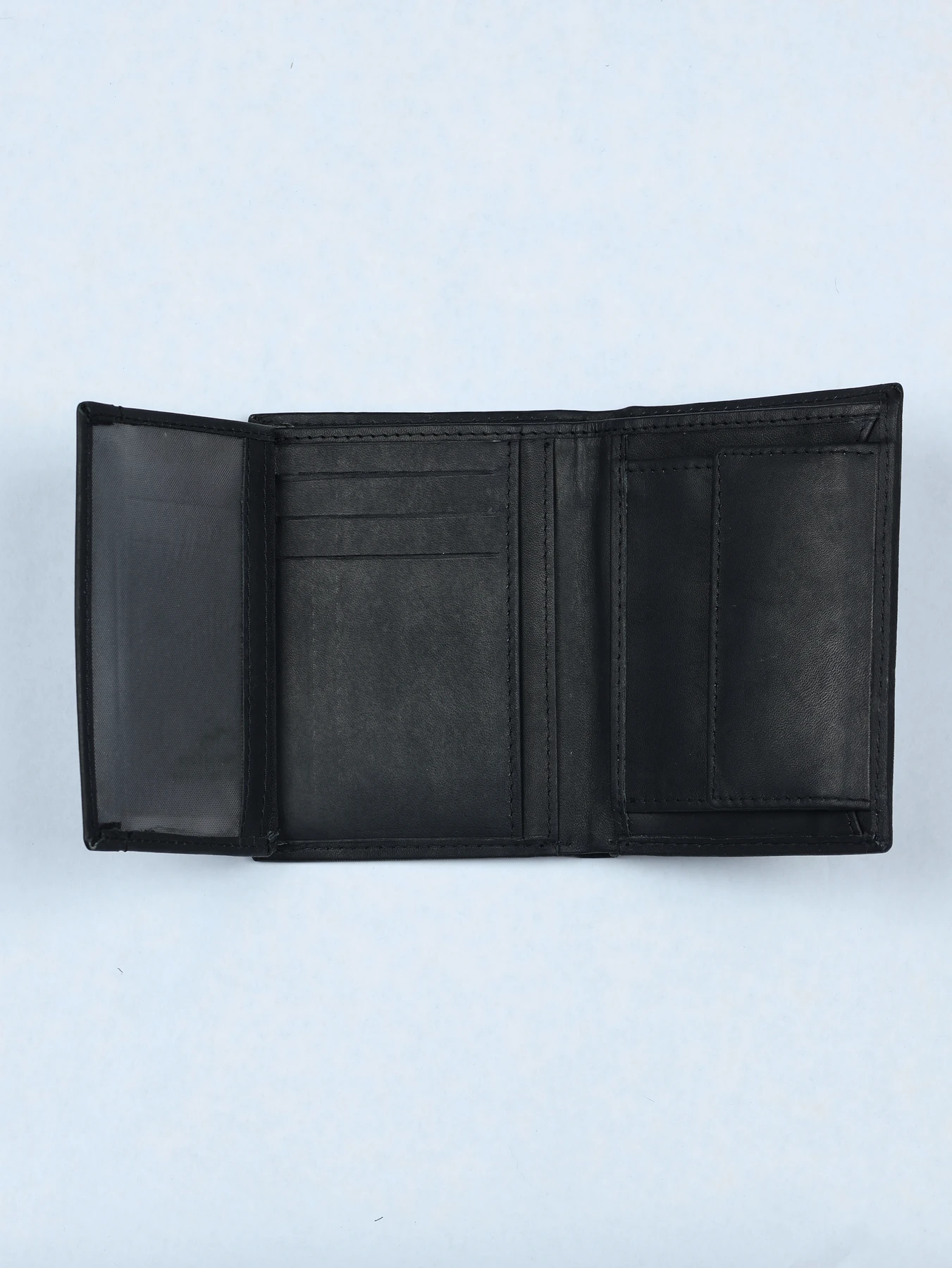 Cartera compacta de piel con paneles diagonales · Negro · imagen 3