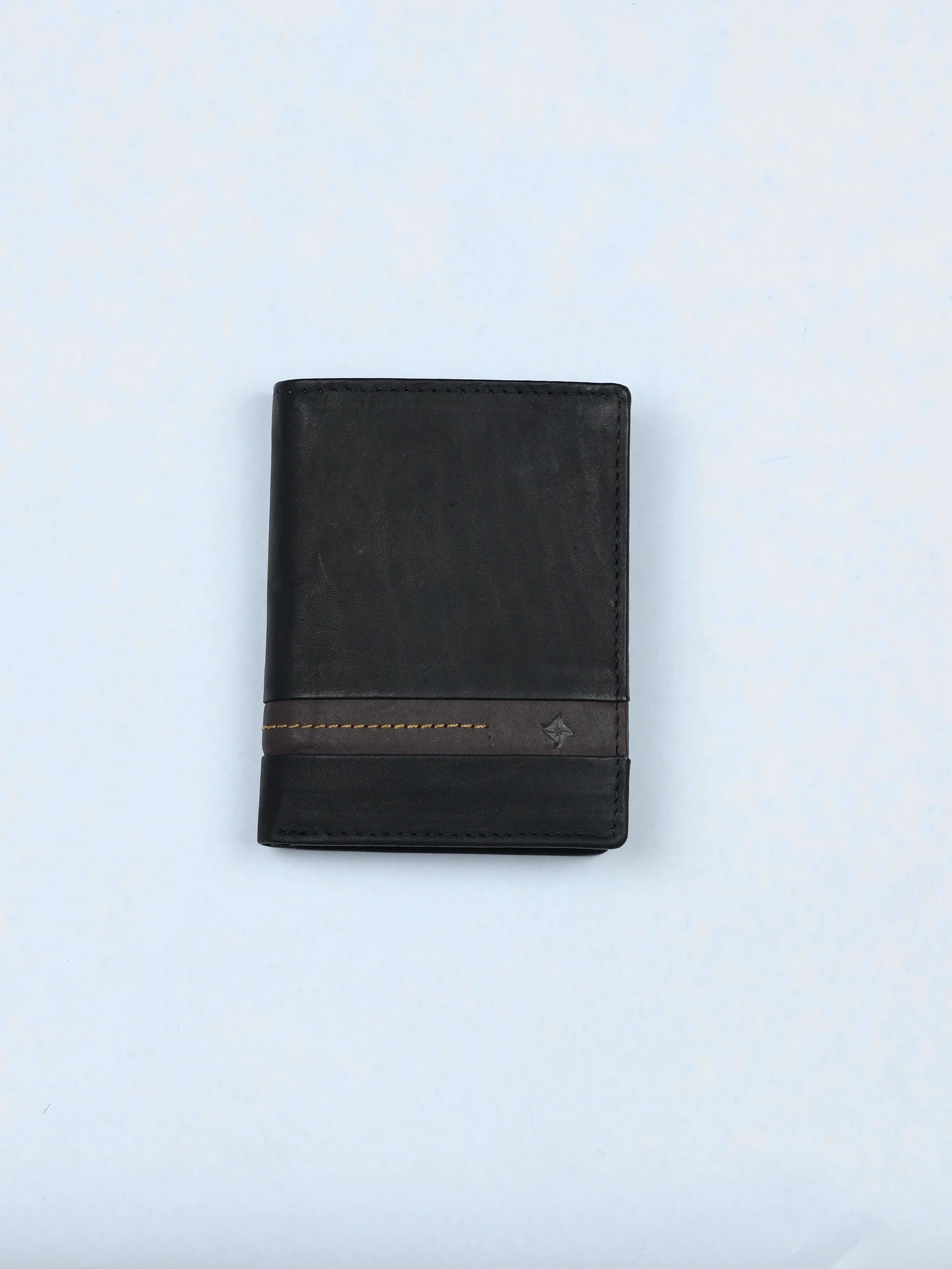 Cartera vertical de piel con banda inferior · Marrón · imagen 1