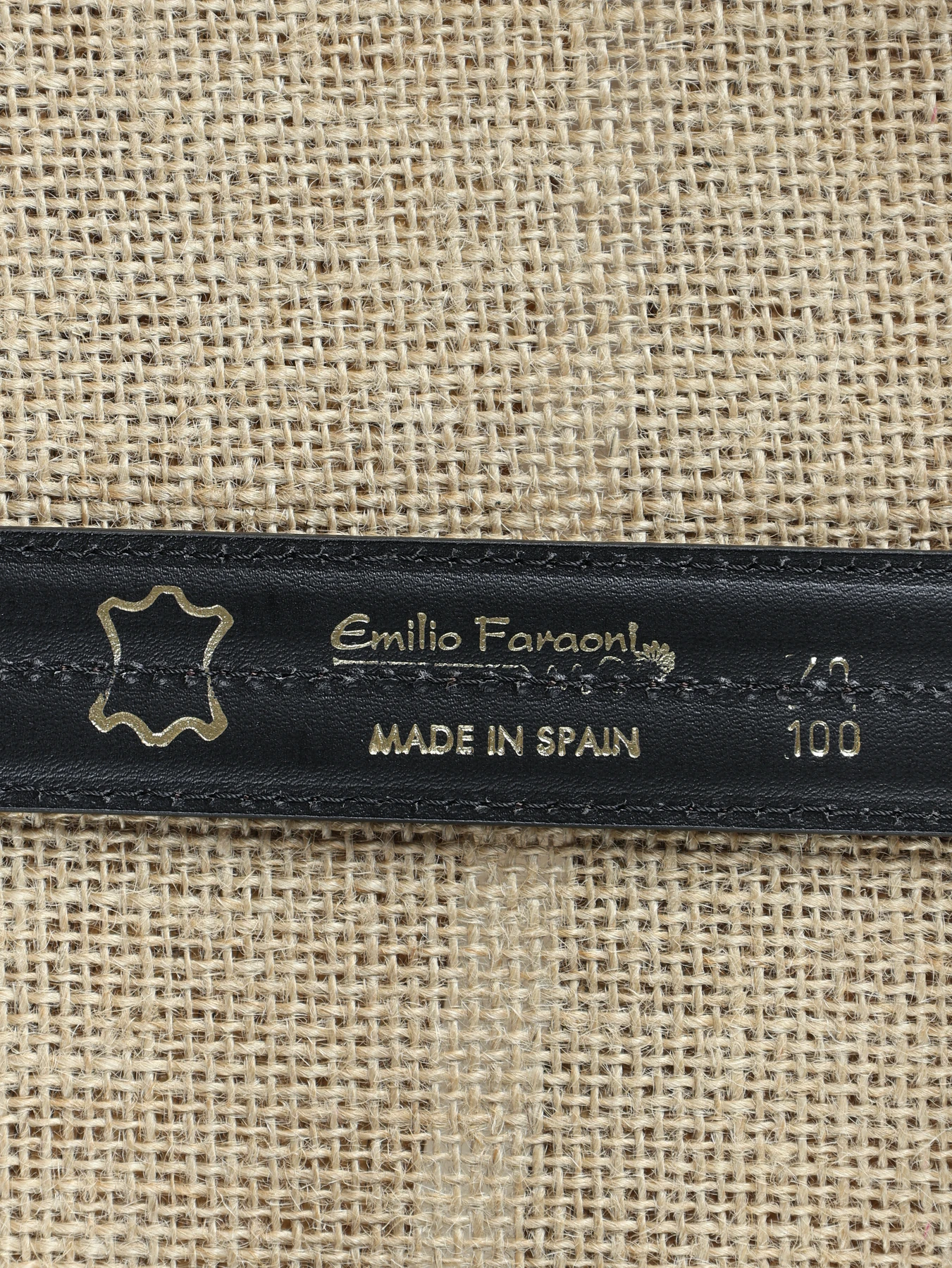 Cinturón de caballero napa box con pespunte central · Cuero · imagen 3