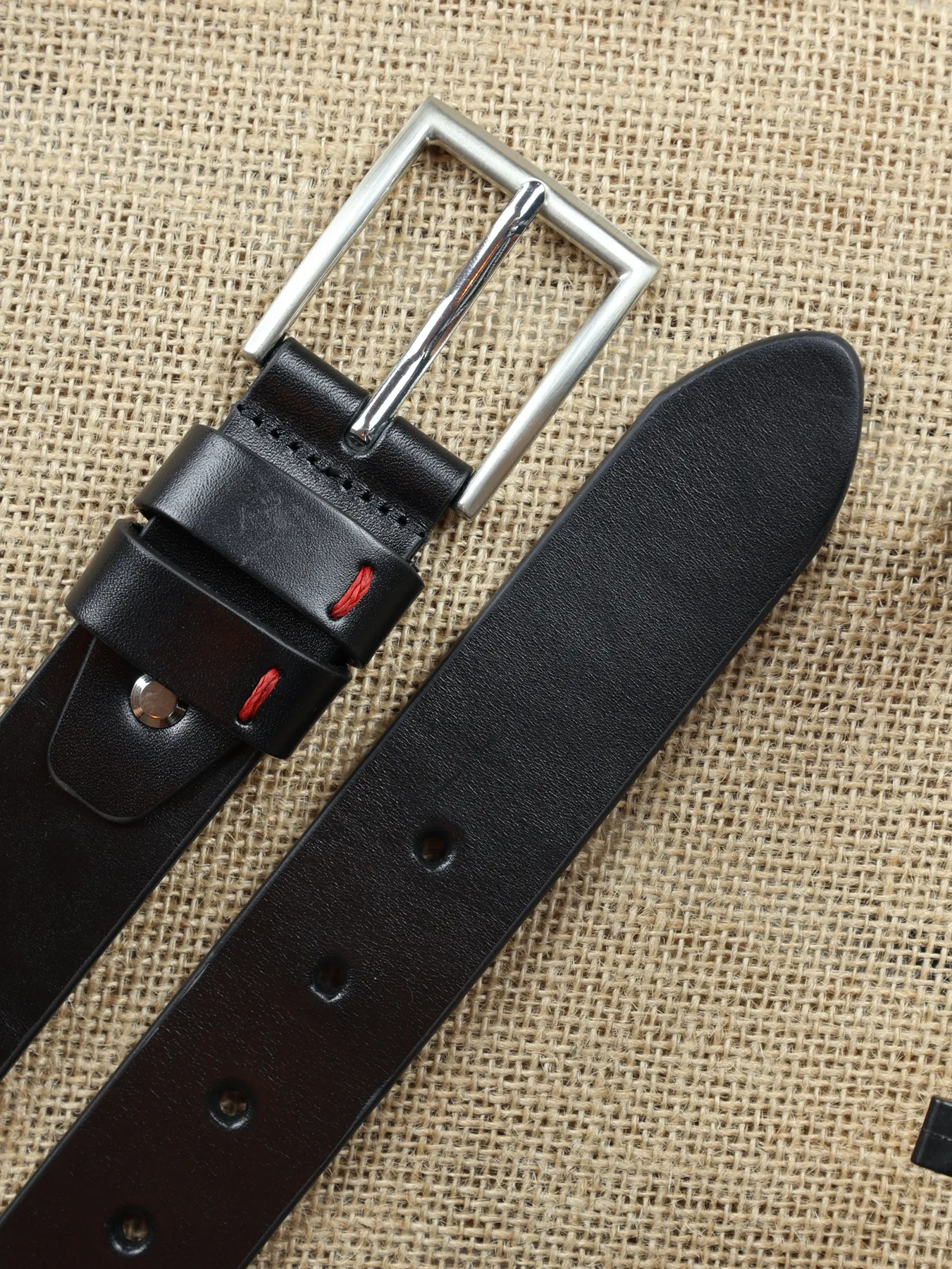 Cinturón de caballero al corte con pasador chip · Negro-Rojo · imagen 2