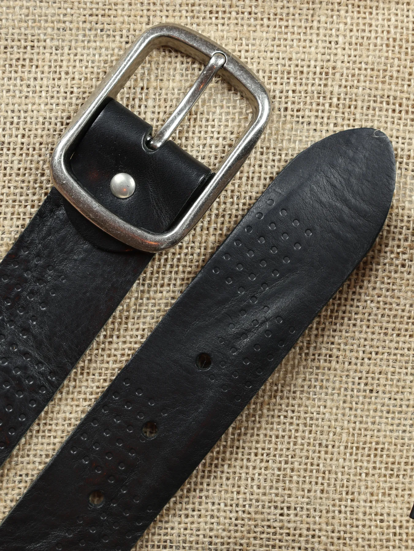 Cinturón de caballero al corte grabado puntos · Negro · imagen 2